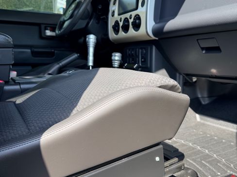 Used 2008 Toyota FJ Cruiser 4WD image 16