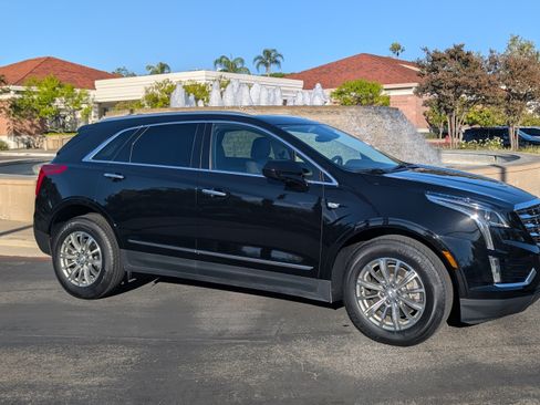 Used 2017 Cadillac XT5 Luxury w/ Driver Awareness Package image 2