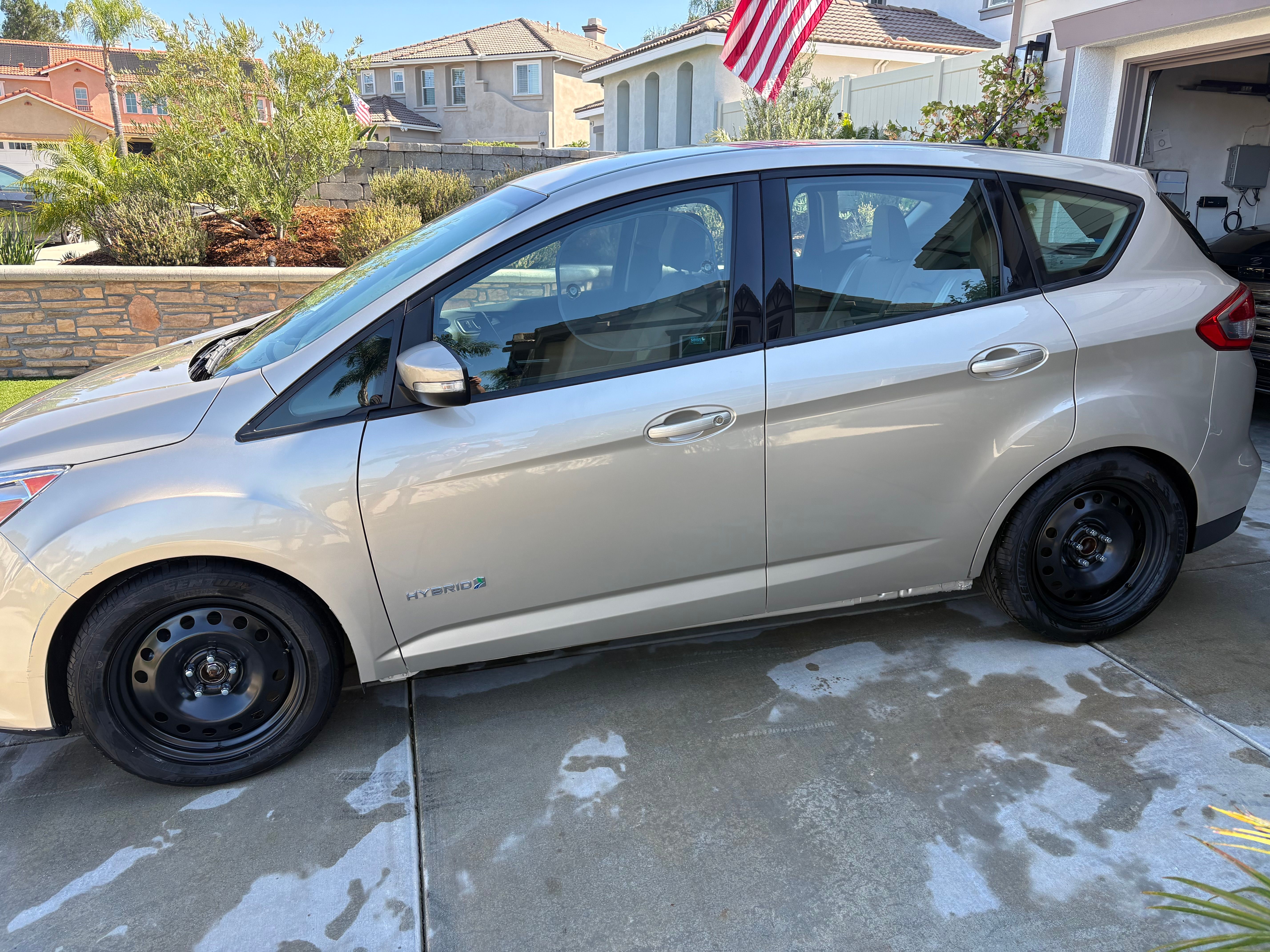 Used 2017 Ford C-MAX SE w/ Equipment Group 201A FWD image 11
