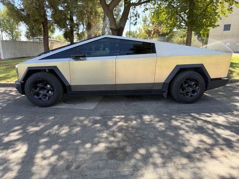 Used 2024 Tesla Cybertruck Cyberbeast AWD/4WD image 5