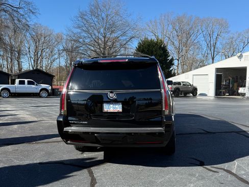 Used 2015 Cadillac Escalade ESV Premium image 4