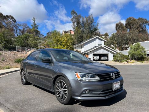 Used 2016 Volkswagen Jetta Sport FWD image 10