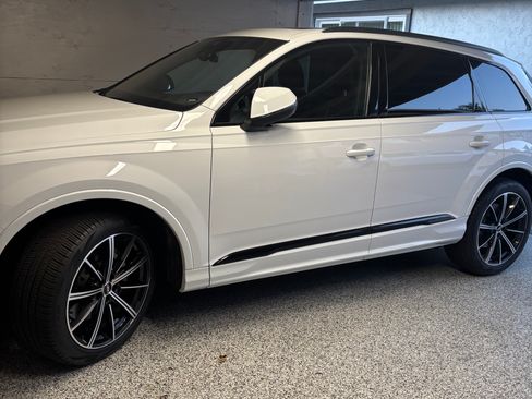 Used 2020 Audi Q7 3.0T Premium Plus w/ Premium Plus Package AWD/4WD image 1