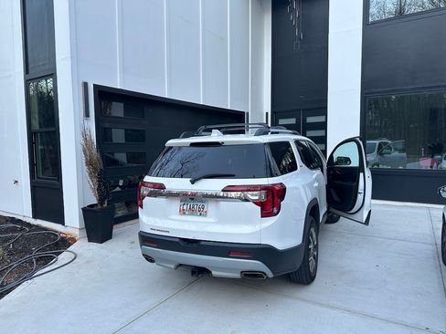 Used 2020 GMC Acadia SLE w/ Driver Convenience Package image 2