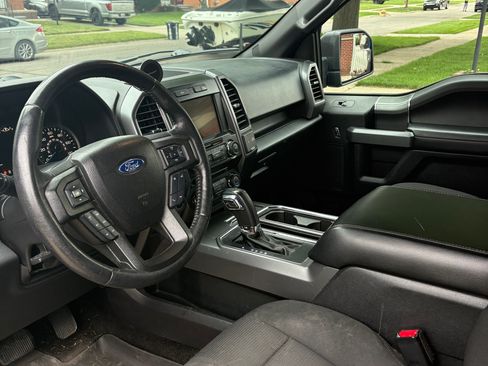 Used 2017 Ford F150 XLT w/ Equipment Group 302A Luxury AWD/4WD image 5