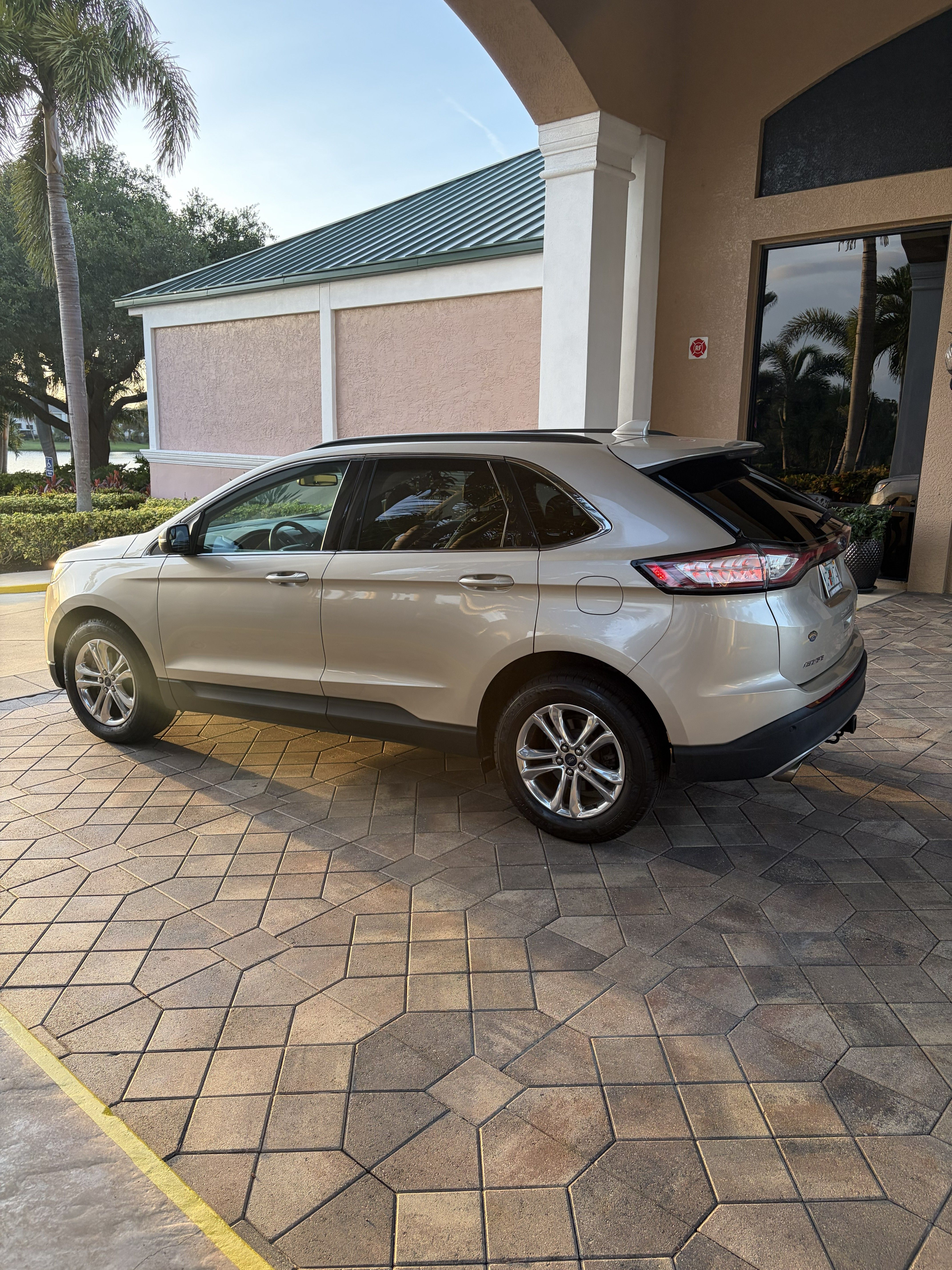 Used 2018 Ford Edge SEL w/ Equipment Group 201A FWD image 4