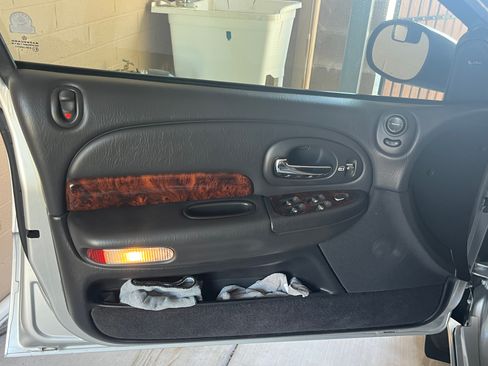 Used 2000 Chrysler 300M image 11