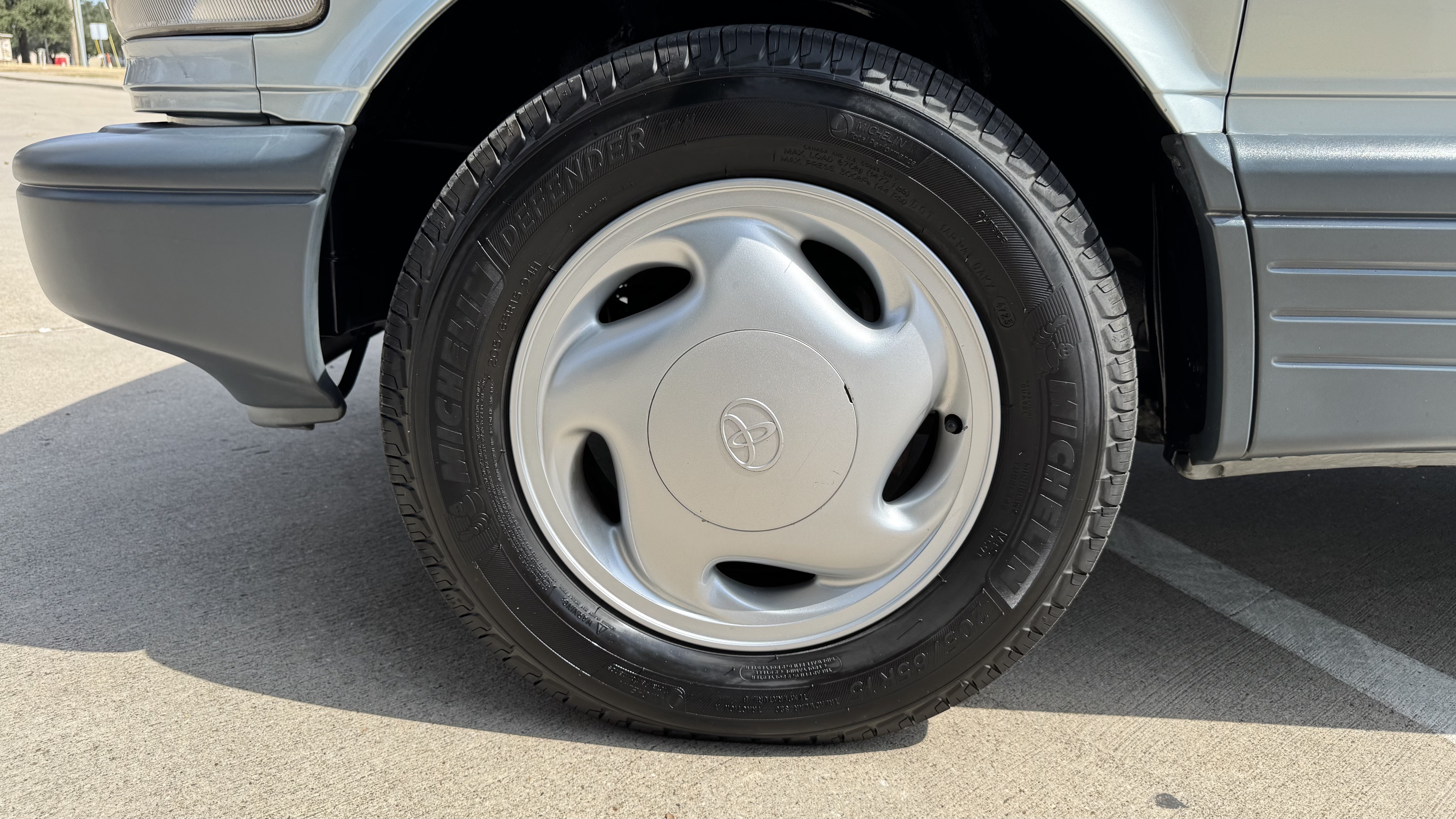 Used 1993 Toyota Previa Deluxe RWD image 11