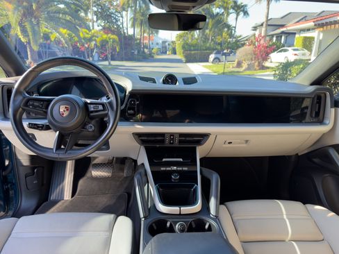 Used 2024 Porsche Cayenne Coupe image 6