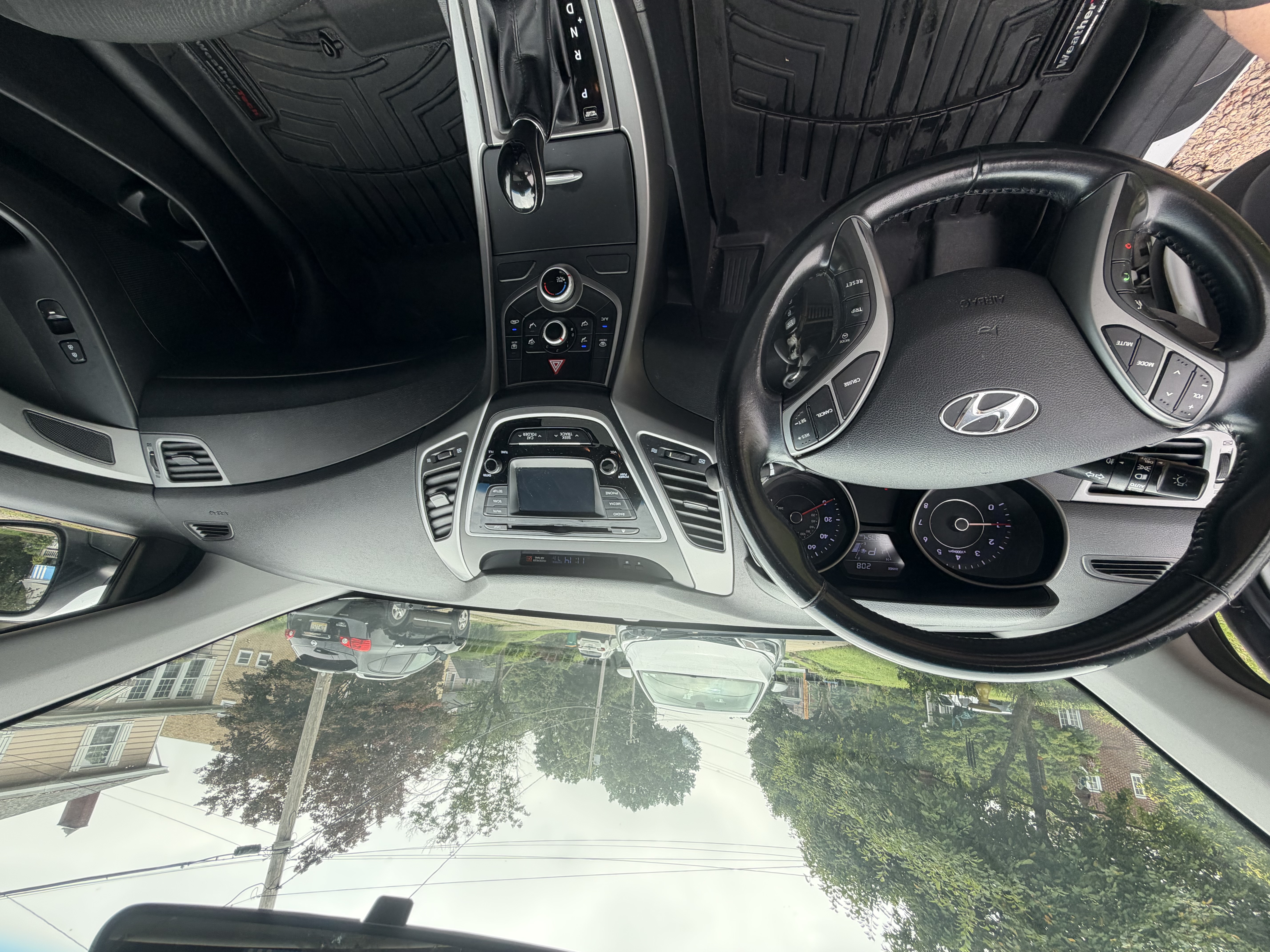 Used 2015 Hyundai Elantra SE w/ Option Group 03 FWD image 8