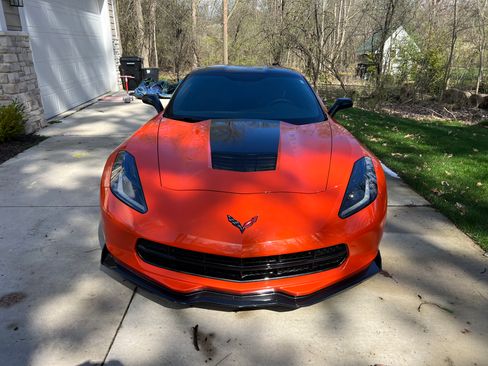 Used 2019 Chevrolet Corvette Stingray Coupe w/ Carbon Flash Badge Package image 4