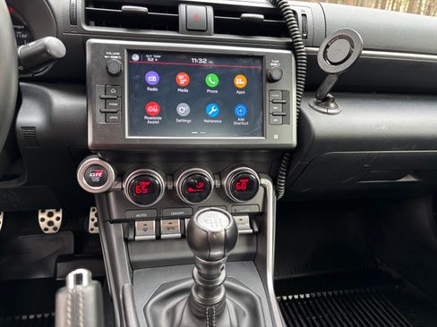 Used 2025 Toyota GR86 Premium w/ ALL Weather Mat Package (TMS) image 16