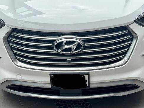 Used 2017 Hyundai Santa Fe Limited FWD image 2