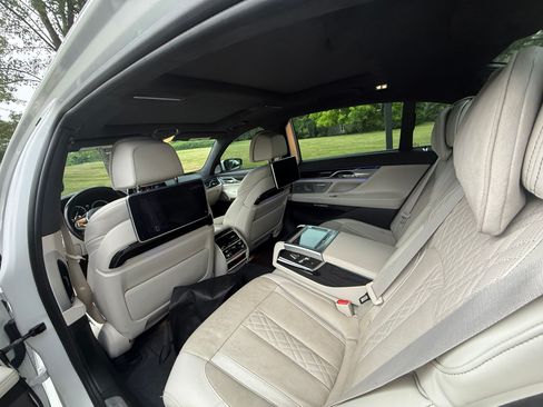 Used 2016 BMW 750i xDrive AWD/4WD image 9