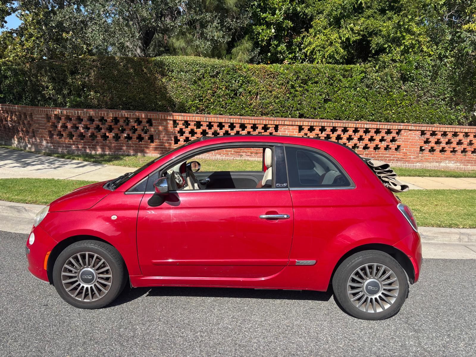 Used 2013 FIAT 500 Lounge w/ Luxury Leather Pkg FWD image 6