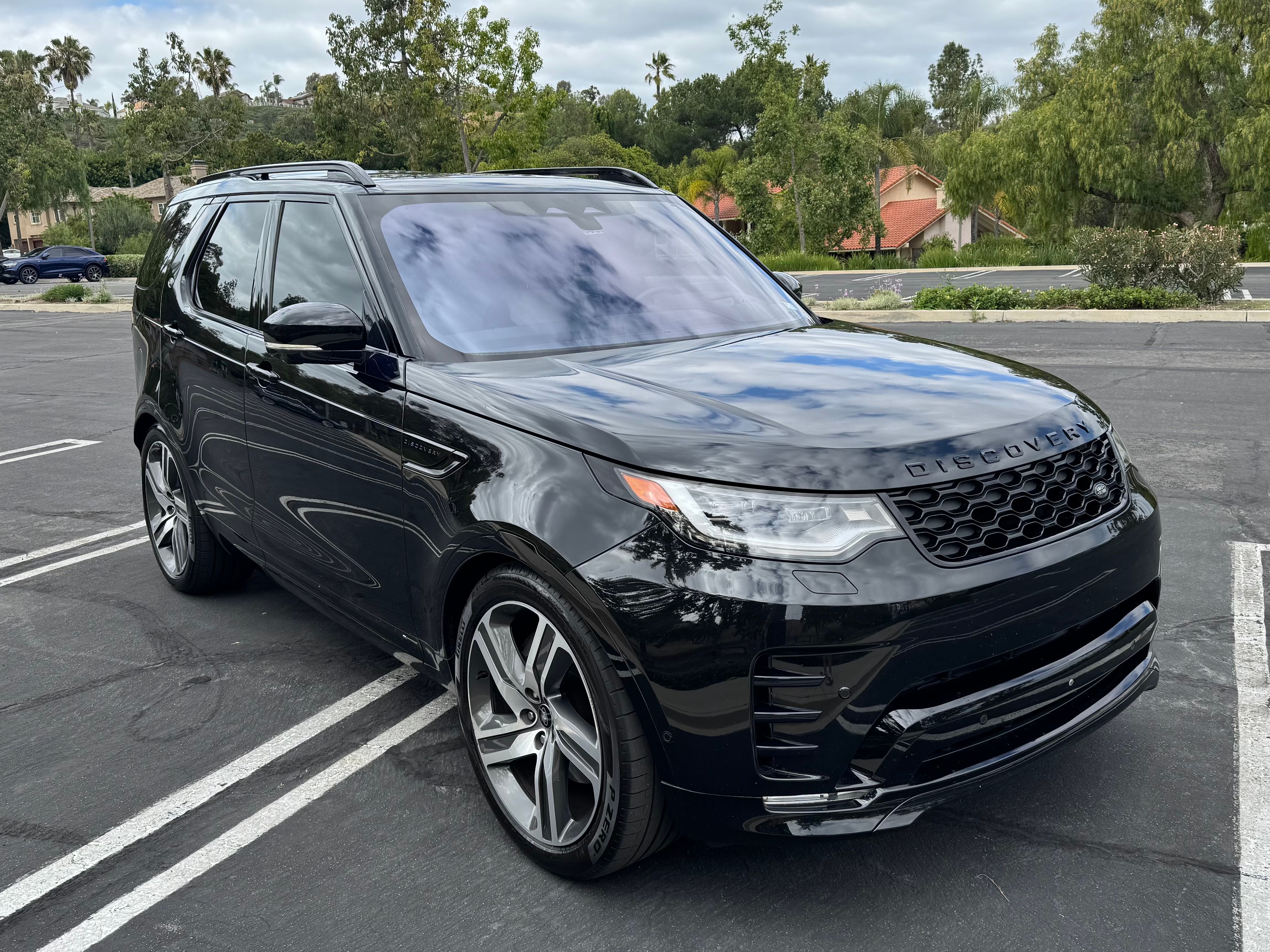 Used 2022 Land Rover Discovery HSE R-Dynamic AWD/4WD image 4
