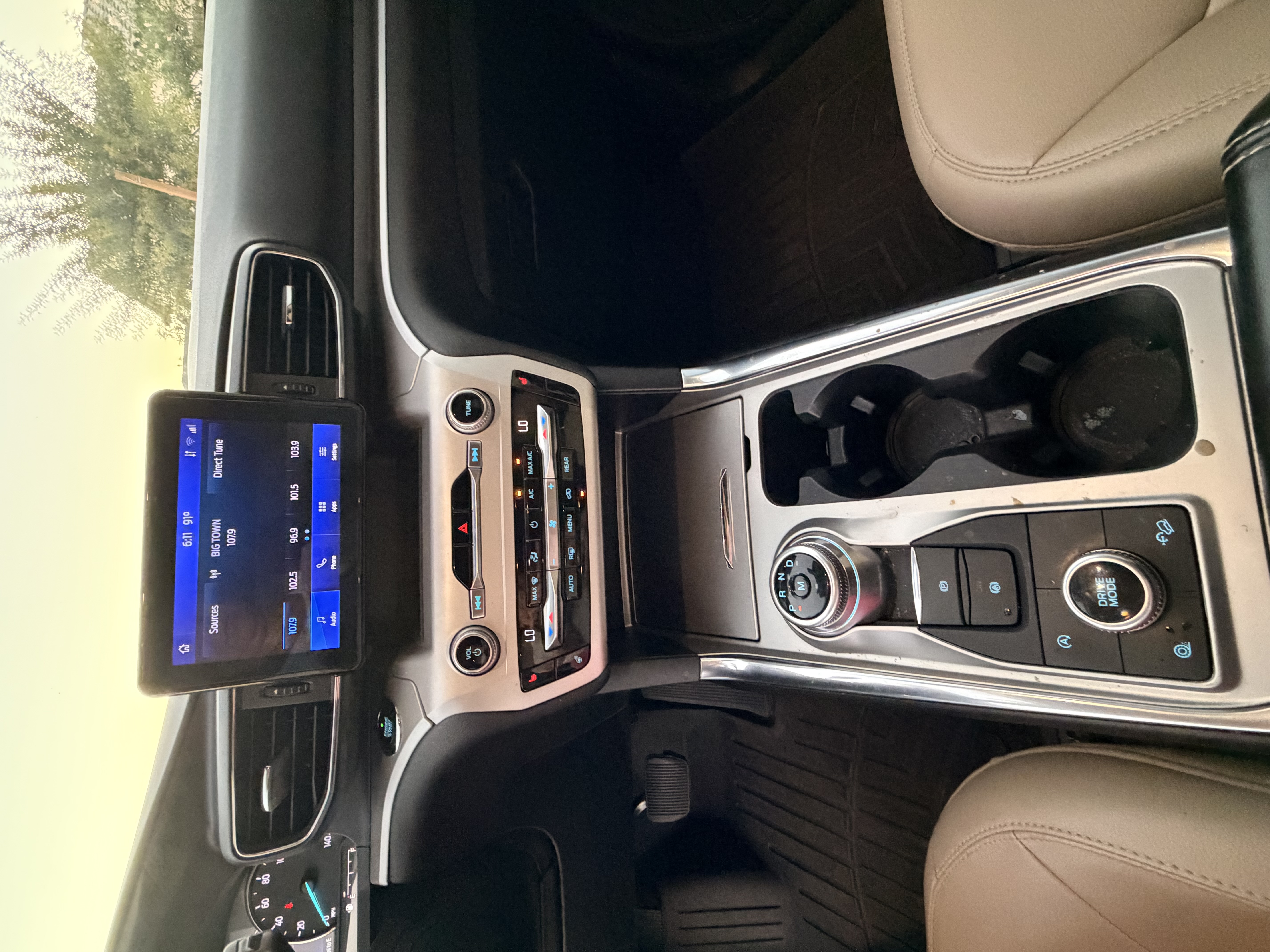 Used 2020 Ford Explorer XLT w/ Equipment Group 202A AWD/4WD image 12