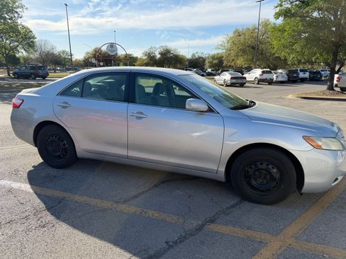 Used 2009 Toyota Camry LE image 6