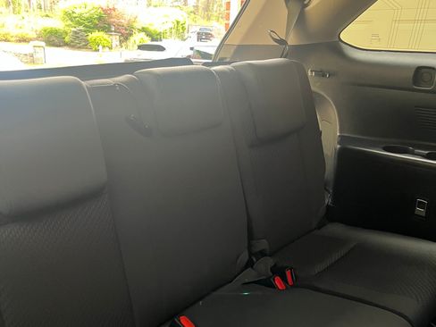 Used 2019 Toyota Highlander LE image 5