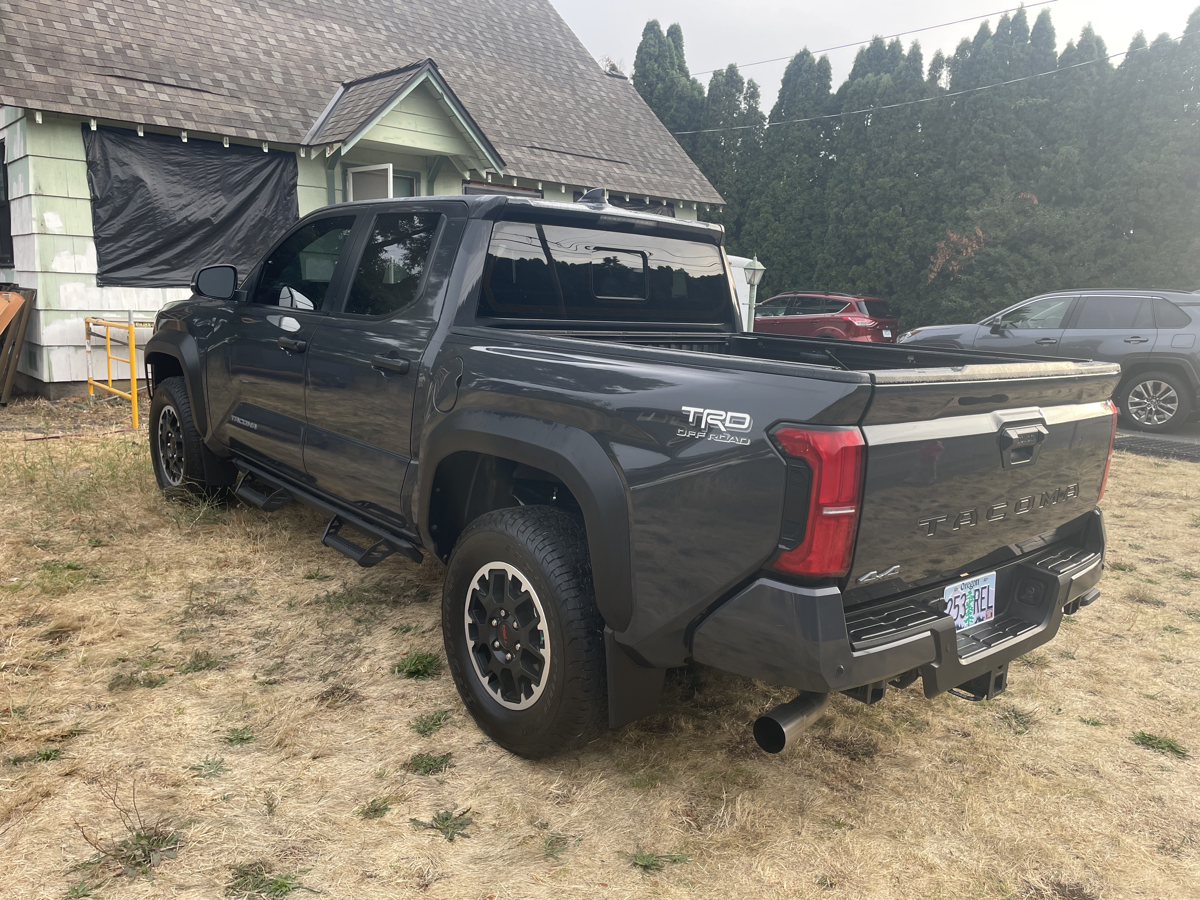 Used 2024 Toyota Tacoma TRD Off-Road w/ TRD Off Road Upgrade Package AWD/4WD image 4