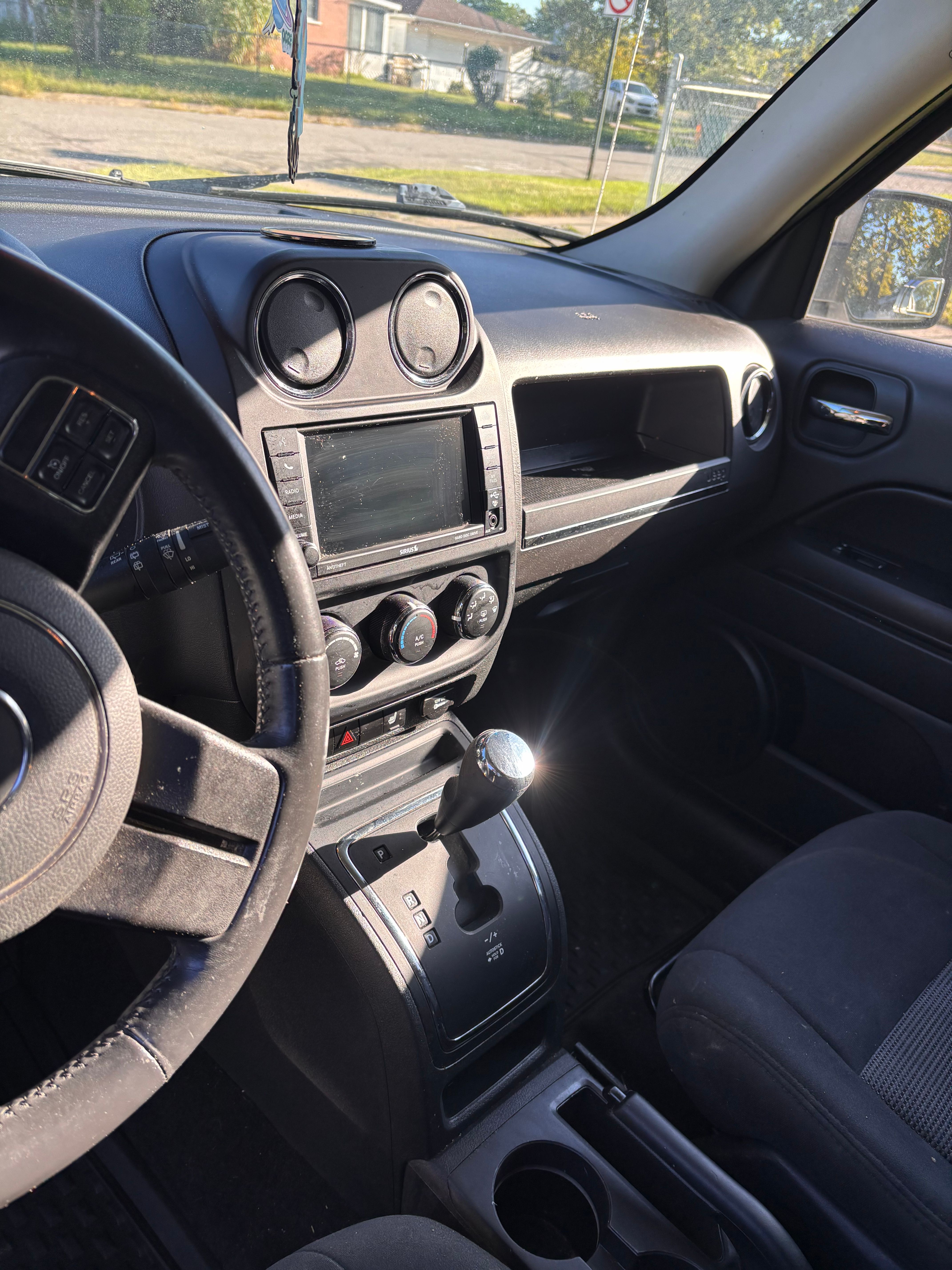 Used 2015 Jeep Patriot Latitude w/ All Weather Capability Group AWD/4WD image 11