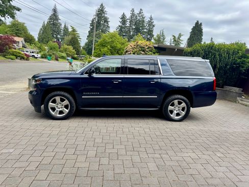 Used 2020 Chevrolet Suburban LT AWD/4WD image 14