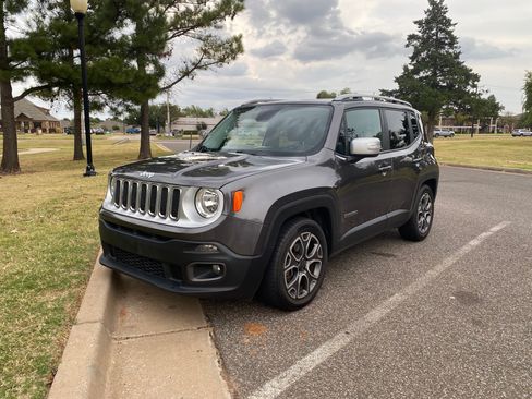 Used 2017 Jeep Renegade Limited image 1