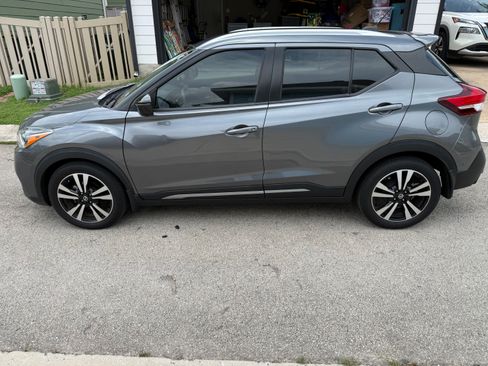 Used 2019 Nissan Kicks SR w/ SR Premium Package FWD image 4