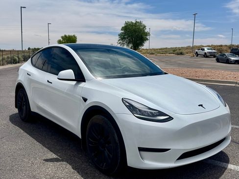Used 2023 Tesla Model Y Long Range AWD/4WD image 1