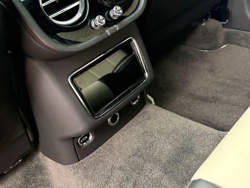 Used 2021 Bentley Bentayga image 8