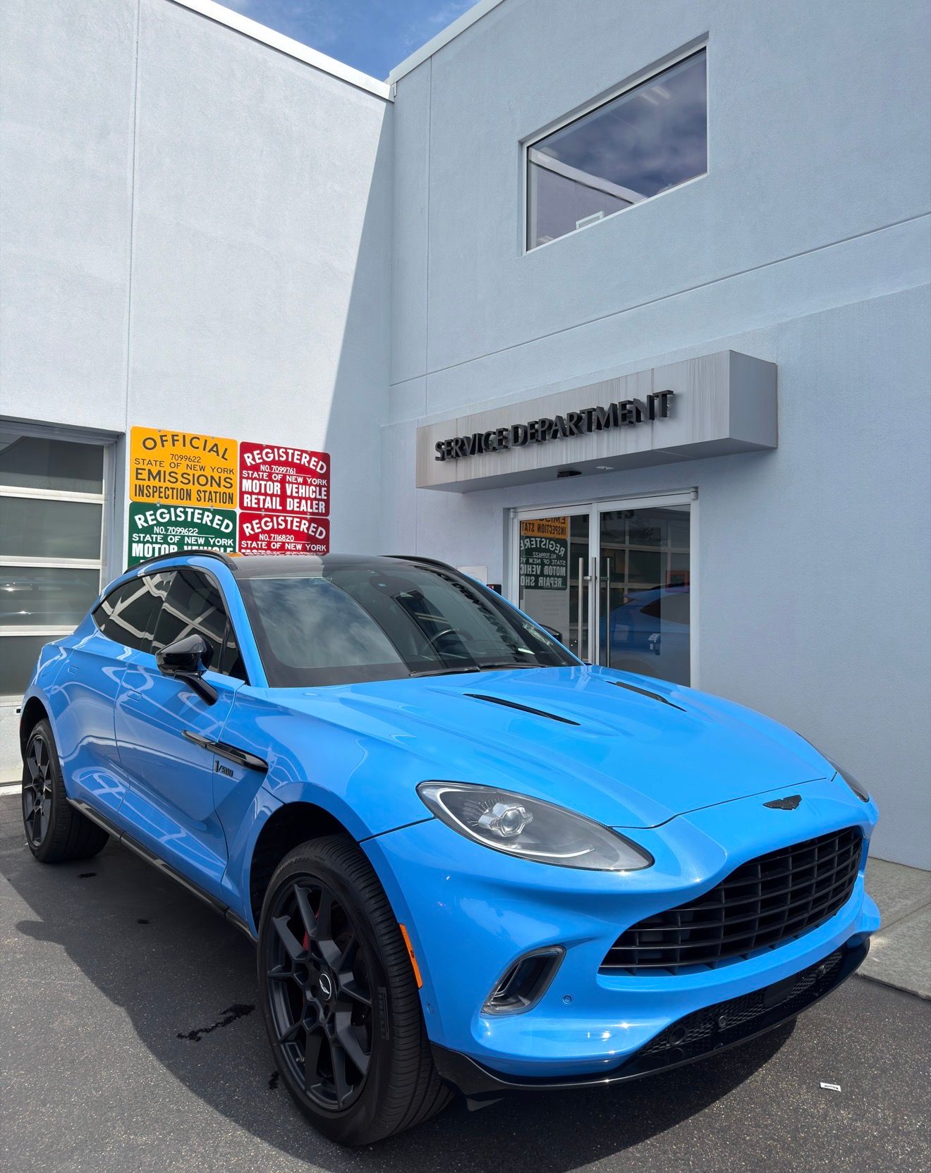 Used 2021 Aston Martin DBX AWD/4WD image 1
