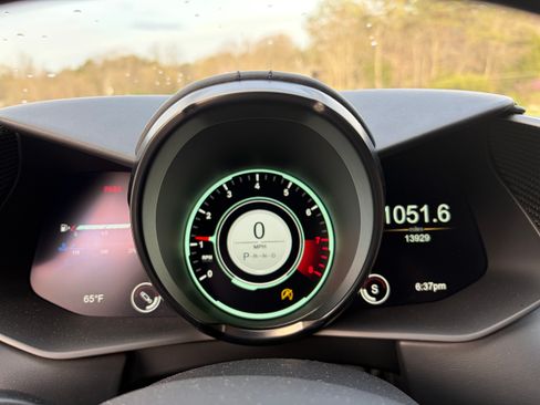 Used 2022 Aston Martin V8 Vantage Coupe image 31