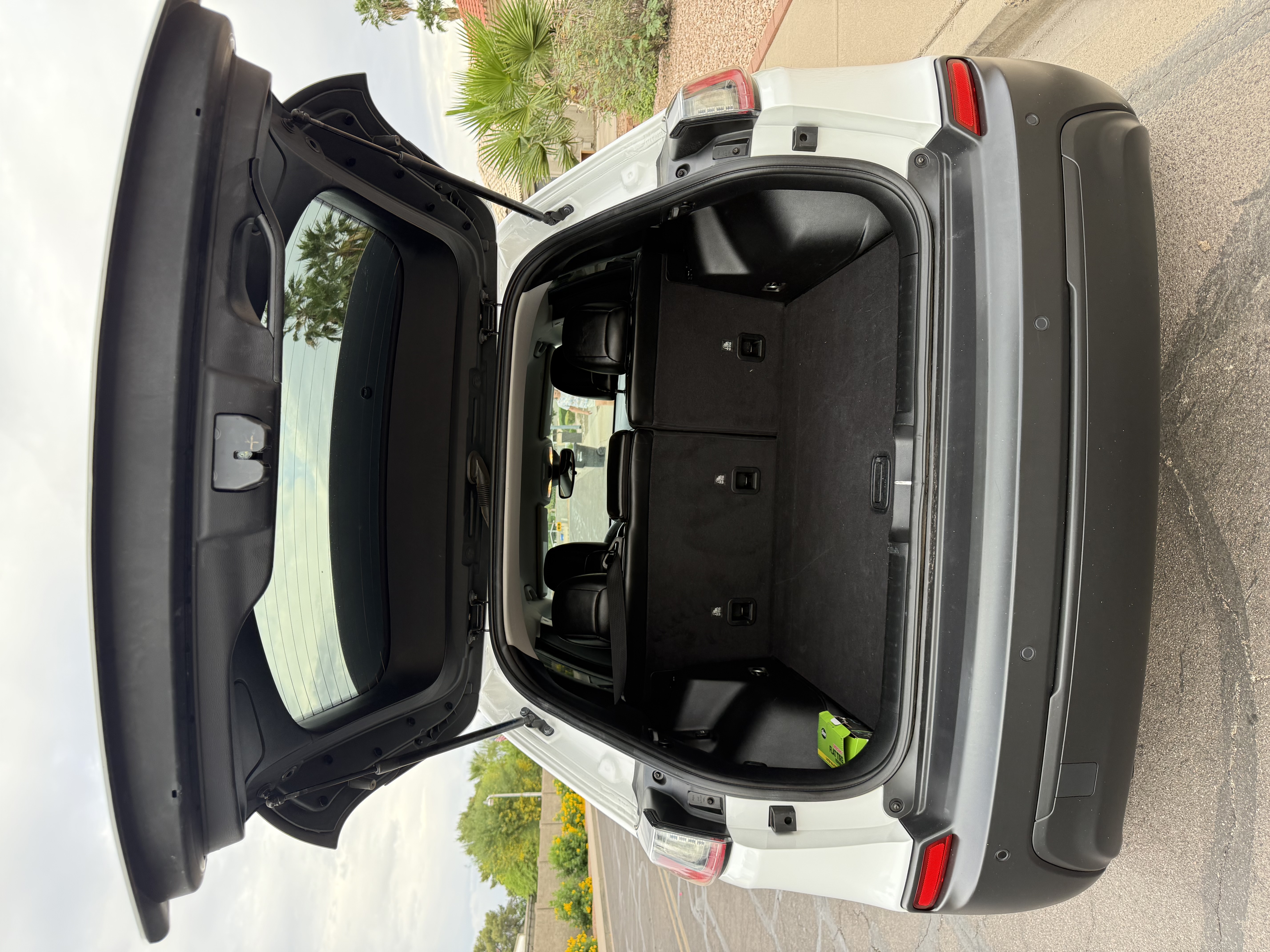 Used 2020 Jeep Cherokee Latitude Plus w/ Advanced Safety Group FWD image 5