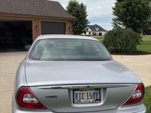Used 2004 Jaguar XJ8 RWD image 2