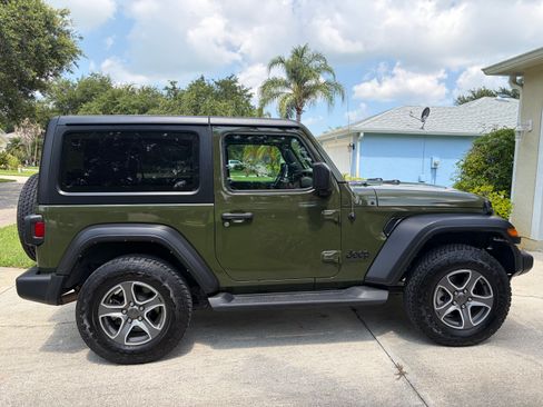 Used 2022 Jeep Wrangler Sport AWD/4WD image 8