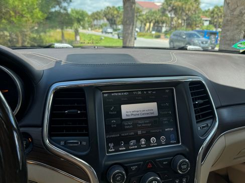 Used 2014 Jeep Grand Cherokee Overland w/ Advanced Technology Group AWD/4WD image 11