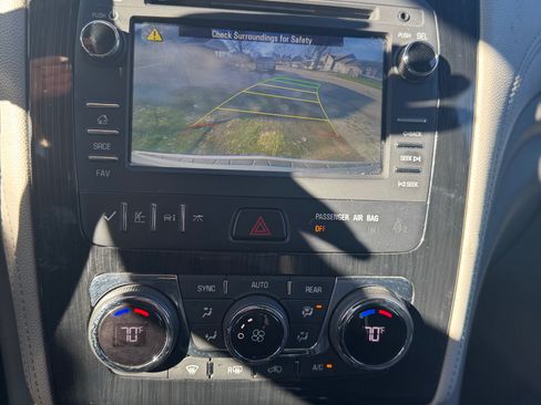 Used 2017 Chevrolet Traverse LT image 16