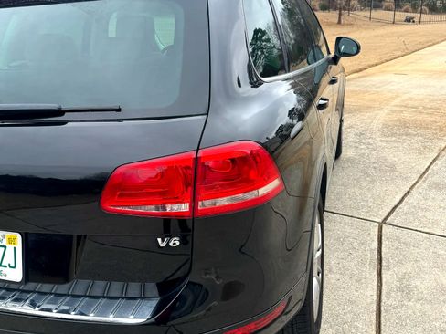 Used 2012 Volkswagen Touareg VR6 image 5