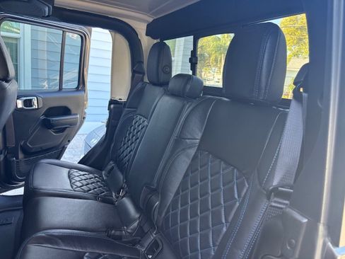 Used 2023 Jeep Gladiator Sport image 21