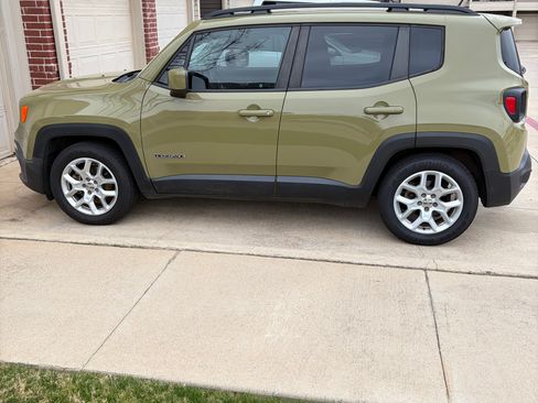 Used 2015 Jeep Renegade Latitude image 8