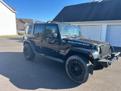 Used 2013 Jeep Wrangler Unlimited Sahara image 4