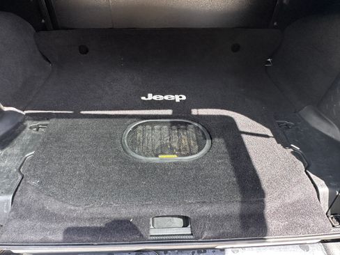 Used 2016 Jeep Wrangler Unlimited Rubicon image 19