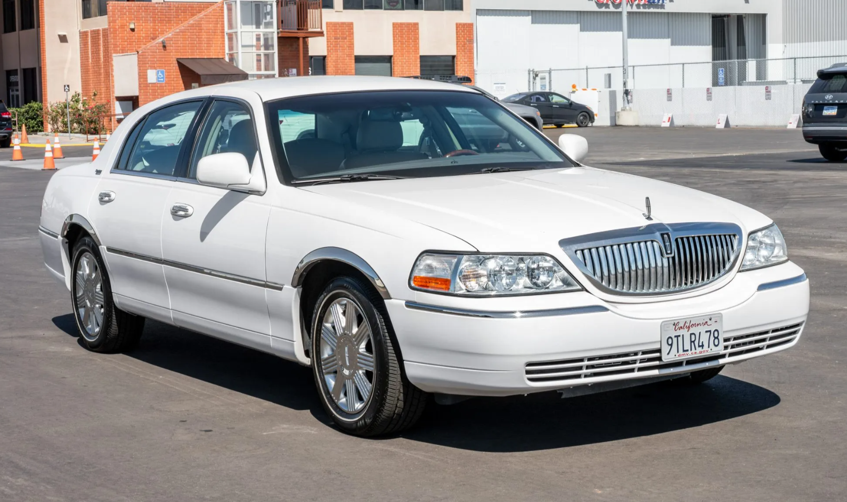 Used 2008 Lincoln Town Car Signature Limited RWD image 9