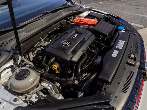 Used 2019 Volkswagen GTI SE image 25