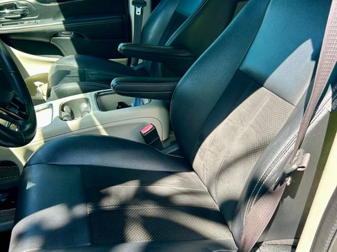 Used 2017 Dodge Grand Caravan SXT FWD image 13