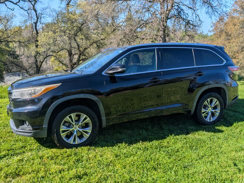 Used 2014 Toyota Highlander XLE image 4