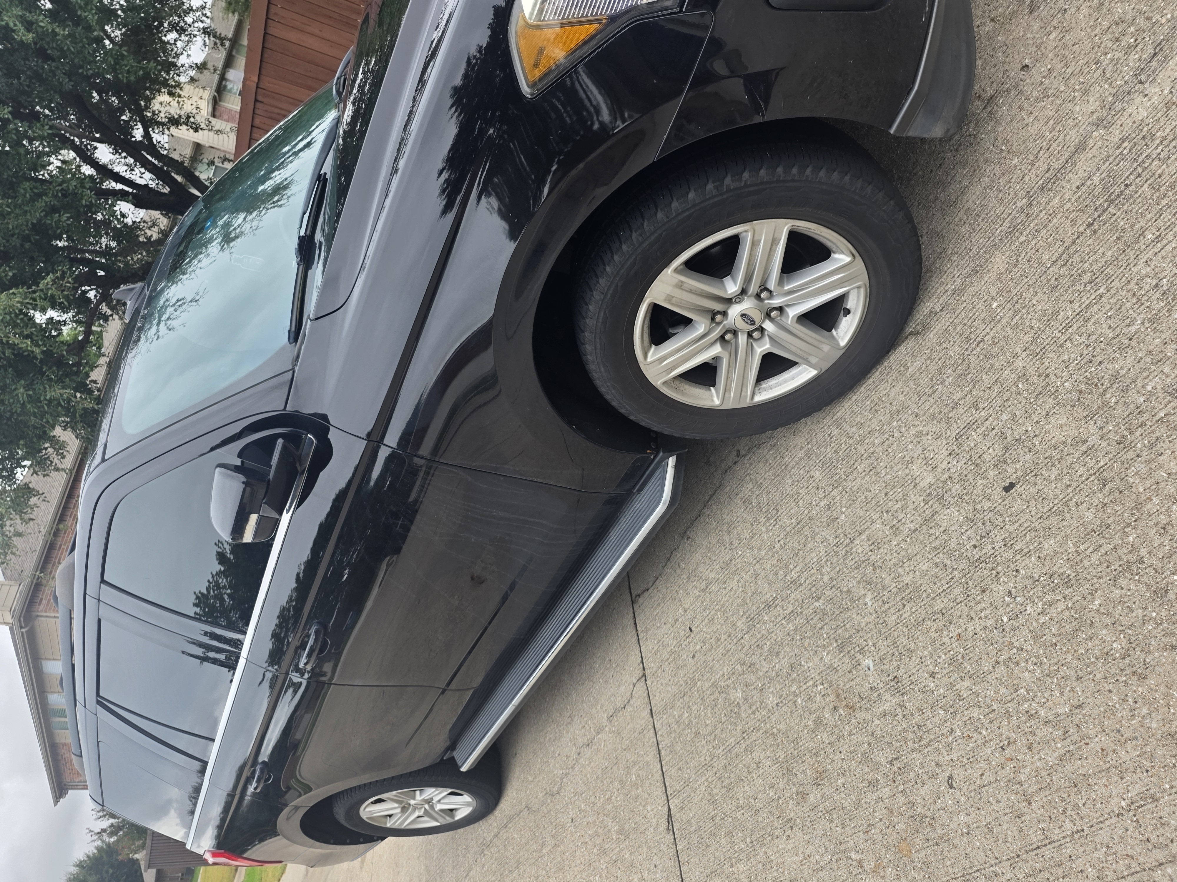 Used 2019 Ford Expedition XLT w/ Equipment Group 202A RWD image 4