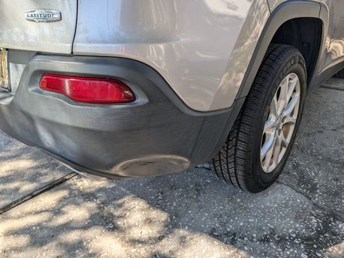 Used 2016 Jeep Cherokee Latitude w/ Cold Weather Group image 16