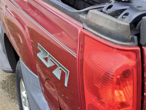 Used 2005 Chevrolet Avalanche Z71 w/ Preferred Equipment Group image 13