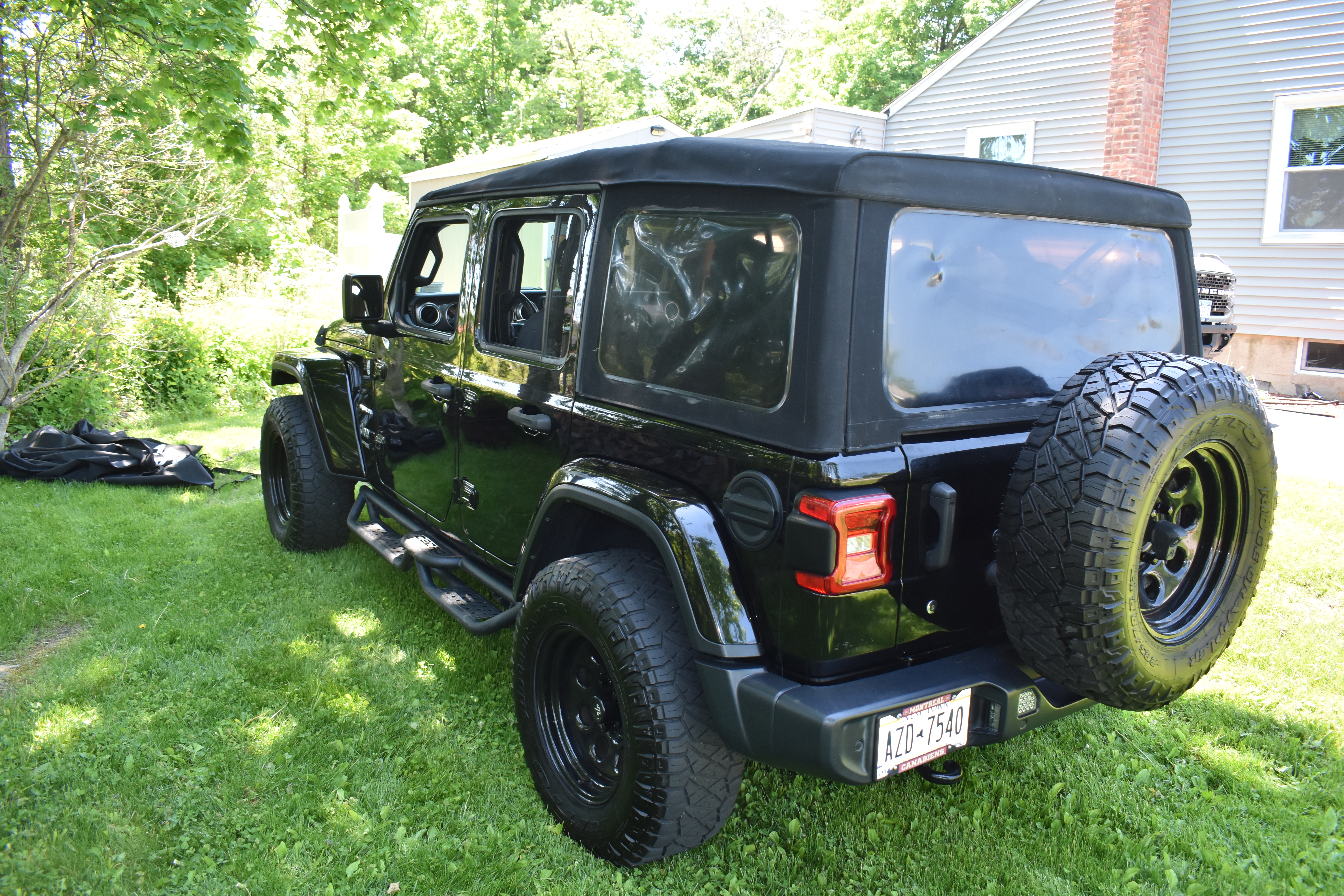 Used 2019 Jeep Wrangler Unlimited Sahara w/ Dual Top Group AWD/4WD image 12